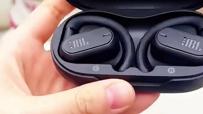 jbl蓝牙耳机左耳没声音了