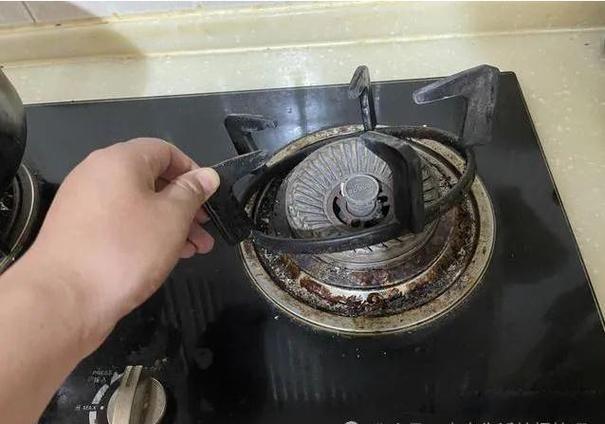 燃气灶点火针不出火花是怎么回事