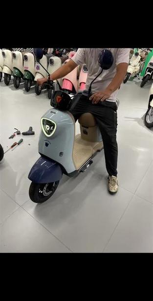 雅迪冠能dg7