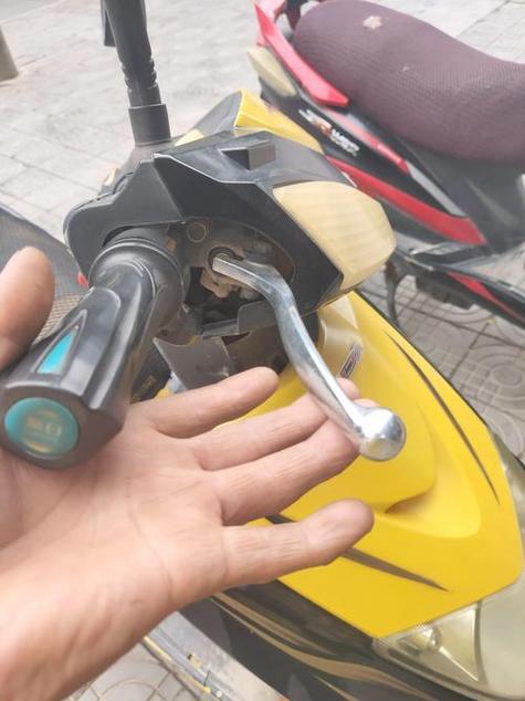 电动车捏刹车后不启动