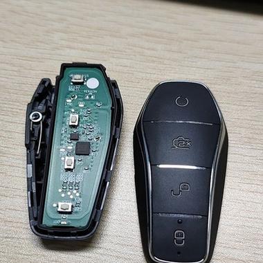 比亚迪车钥匙如何换电池