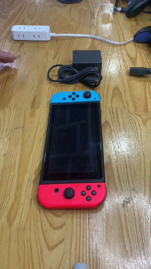 switch黑屏按三下就好了