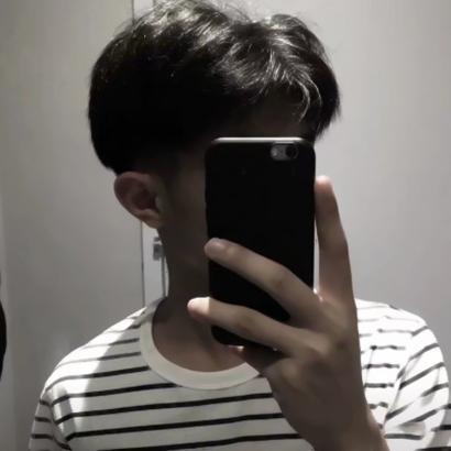 男生手机里存你的照片
