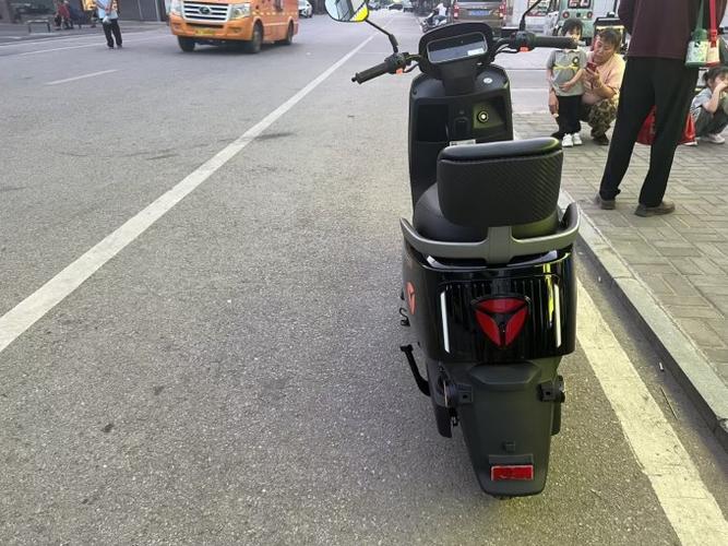 雅迪冠能冠智区别