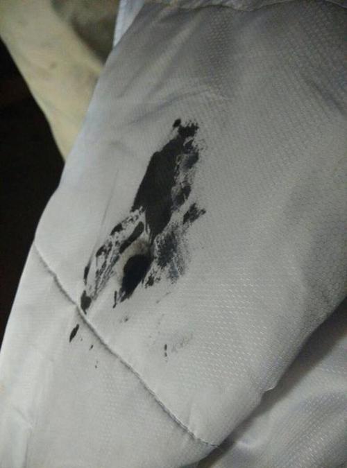 黑色墨水染在衣服上怎样去除