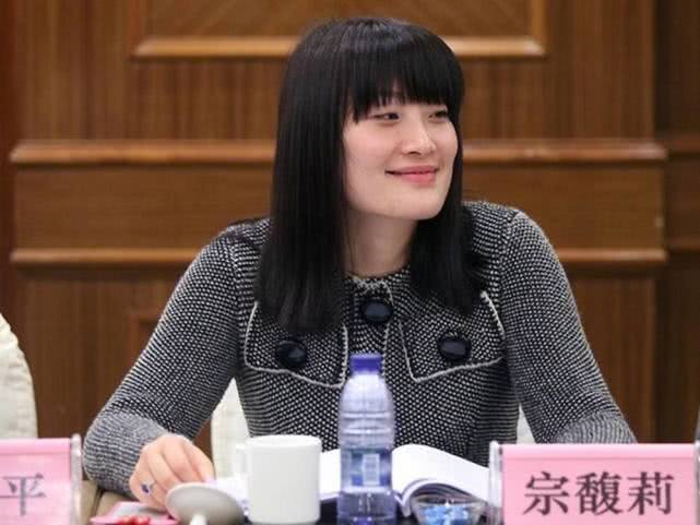 女人喝娃哈哈高情商文案