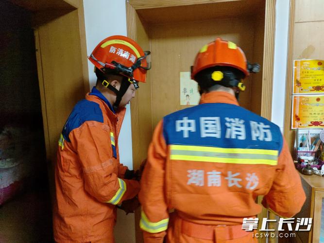 门锁锁舌弹不回去怎么办