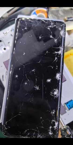 外屏碎了自己能换吗