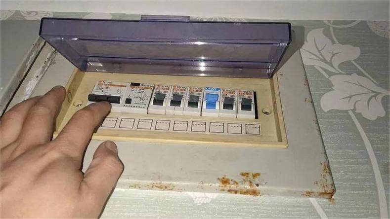 电推上去10几分钟就跳闸