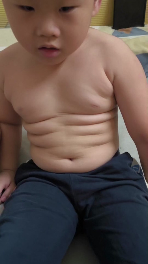 帅哥的八块腹肌