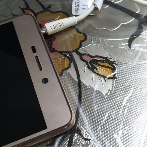 耳机突然插不进去
