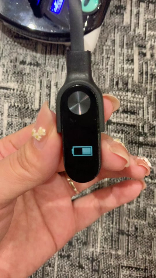 小米手环2很久没用充电震动