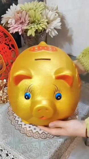 金猪存钱罐怎么取钱出来