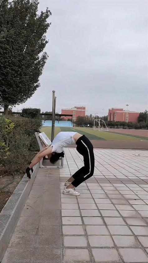 板凳下胸腰