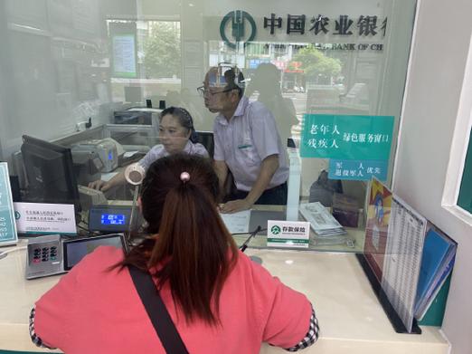 农业银行卡可以在别的银行转账吗