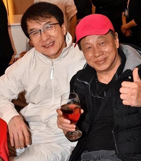 成龙和梁小龙谁大
