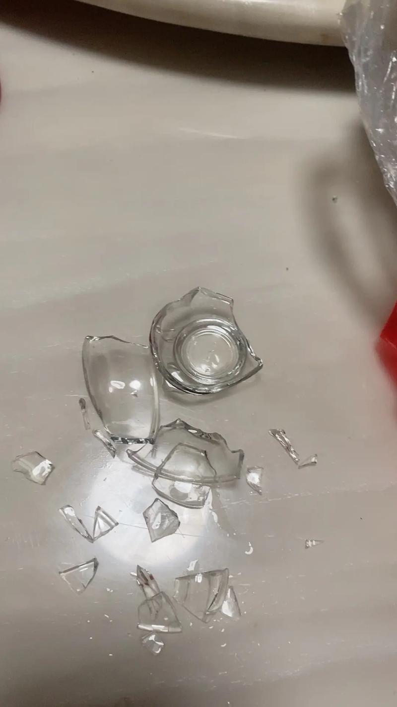 摔碎杯子图片大全