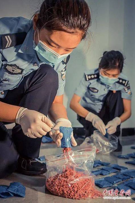 女缉毒警察