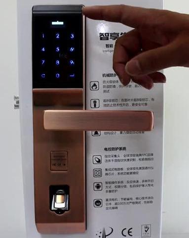 智能门锁复位键在哪里