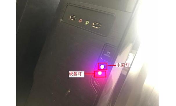 电脑显示器一直亮红灯