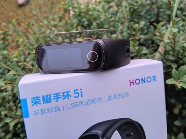 荣耀手环5i初次充电屏幕不亮