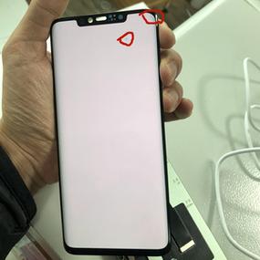 mate20屏幕有个白圆圈