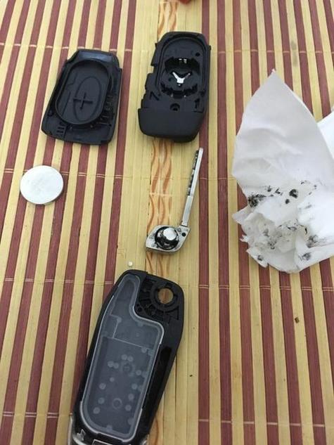 汽车遥控钥匙拆解