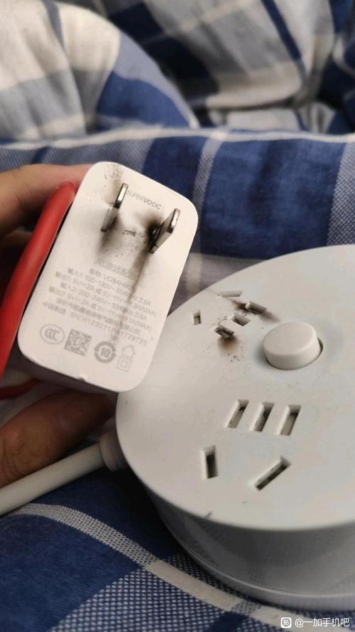 插座烧充电器的原因
