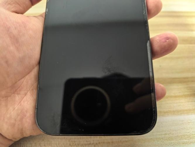 iPhone屏幕左侧出现白边