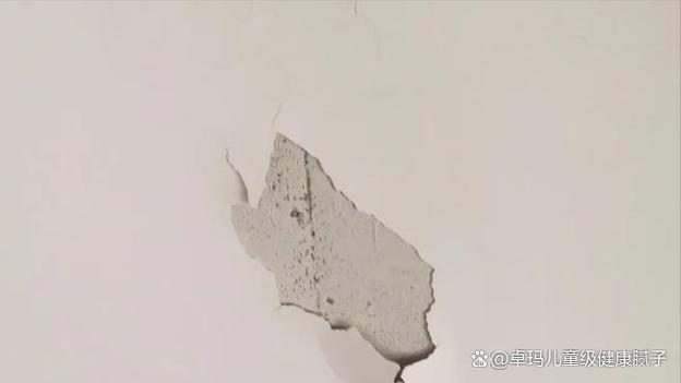 墙纸裂口修复方法