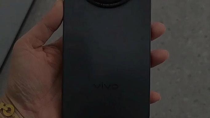 vivo手机屏幕出现黑色圆点