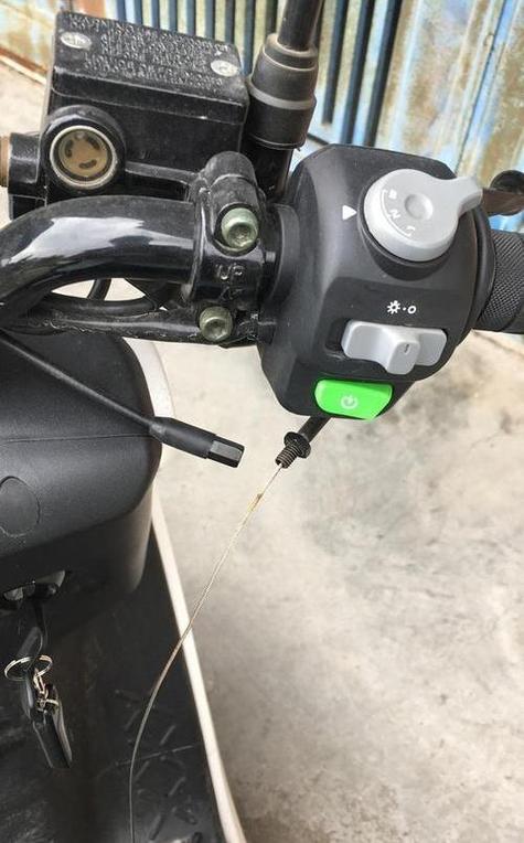 电动车加速把手失灵
