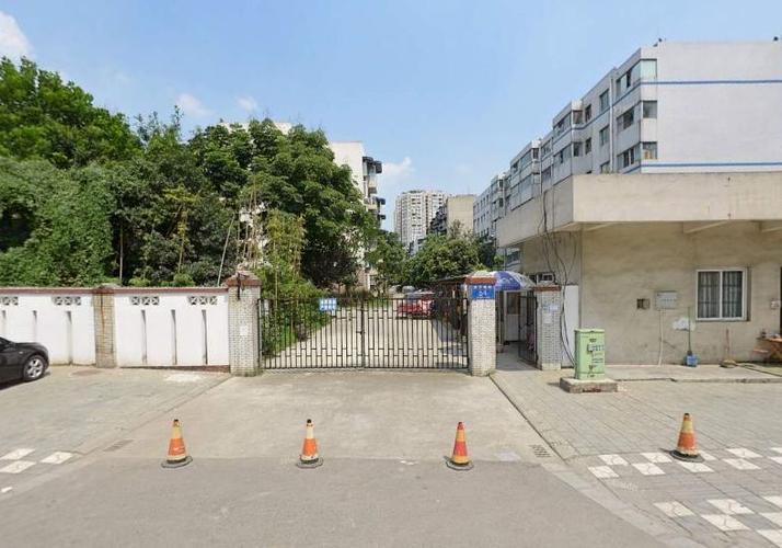 成都锦江区琉璃场拍地