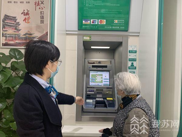 存在存折里的钱会被刷走吗