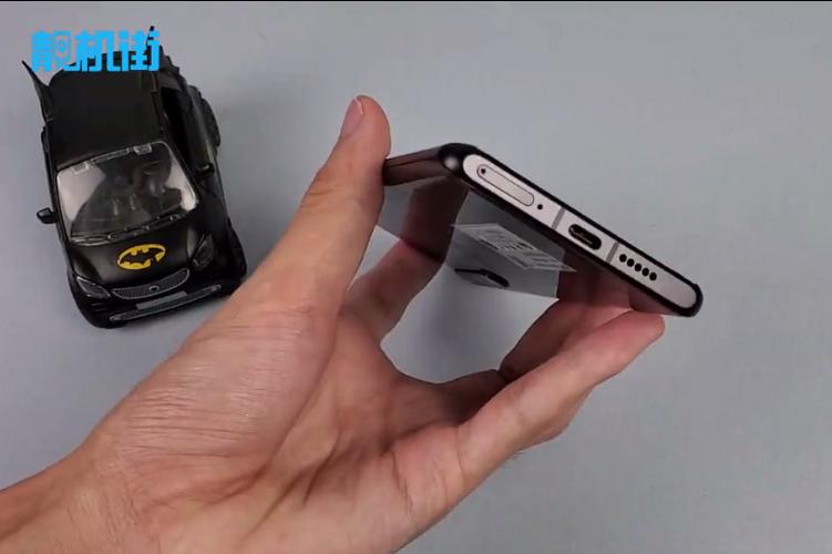 华为p30pro顶部两个孔是什么