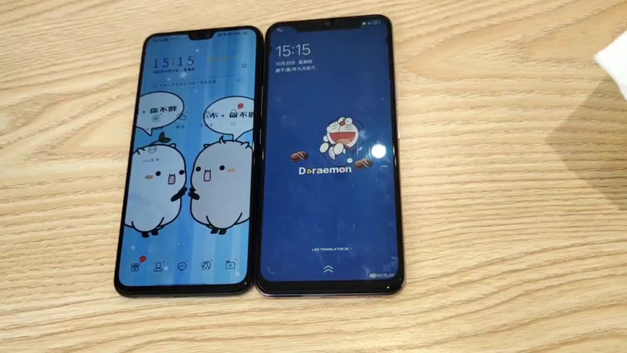 手机屏幕上出现两个圆圈