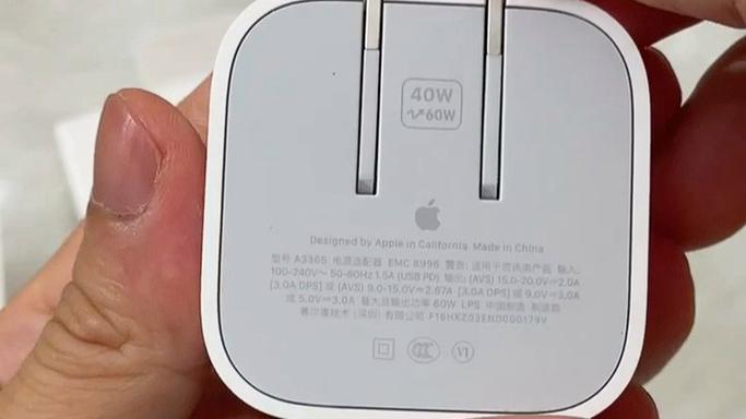 iPhone充电器