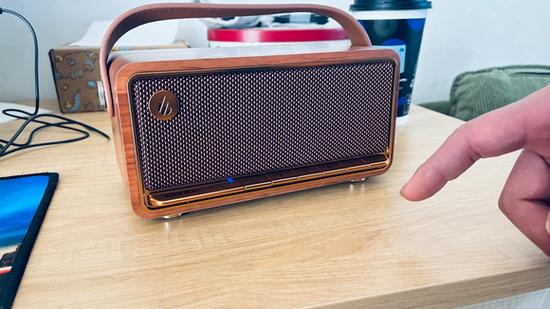 蓝牙音箱开机声音太大