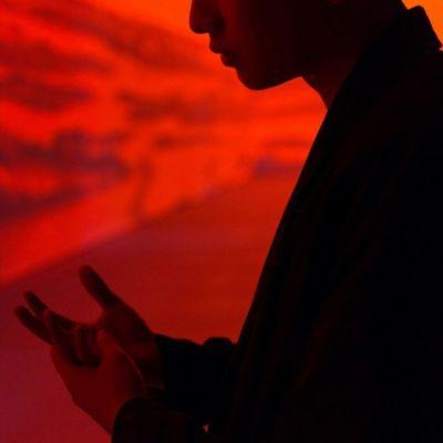 红衣服男头像图片大全