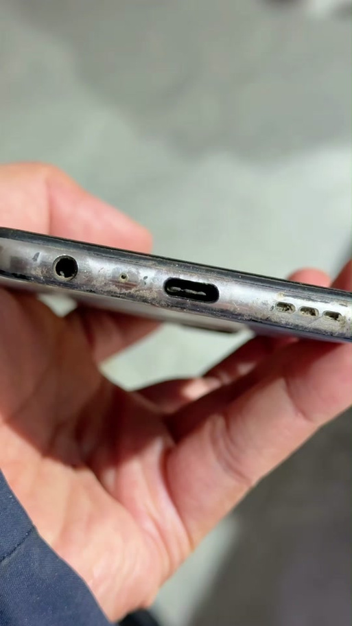 iPhone11充电口容易松动