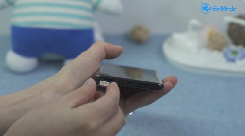 华为p30从哪里安装卡槽