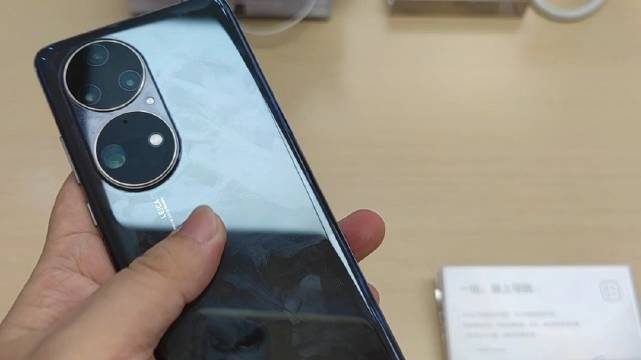 华为手机背后有个圆圈