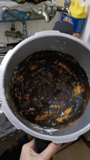 锅内壁黑垢最简单三个步骤