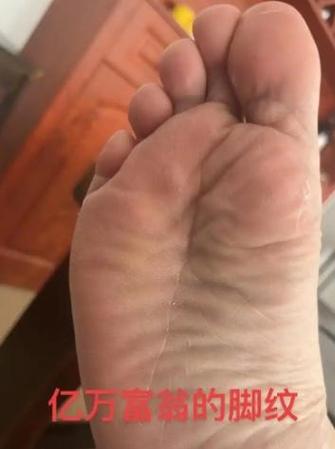 男人喜欢看脚是什么心理
