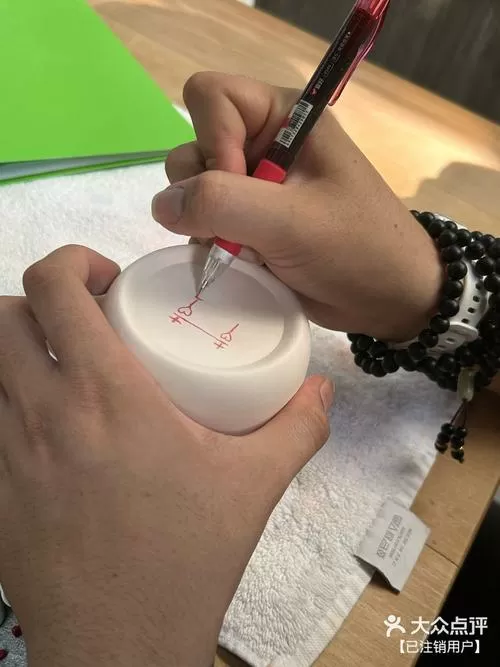 铅笔盒上的铅笔印怎么去除